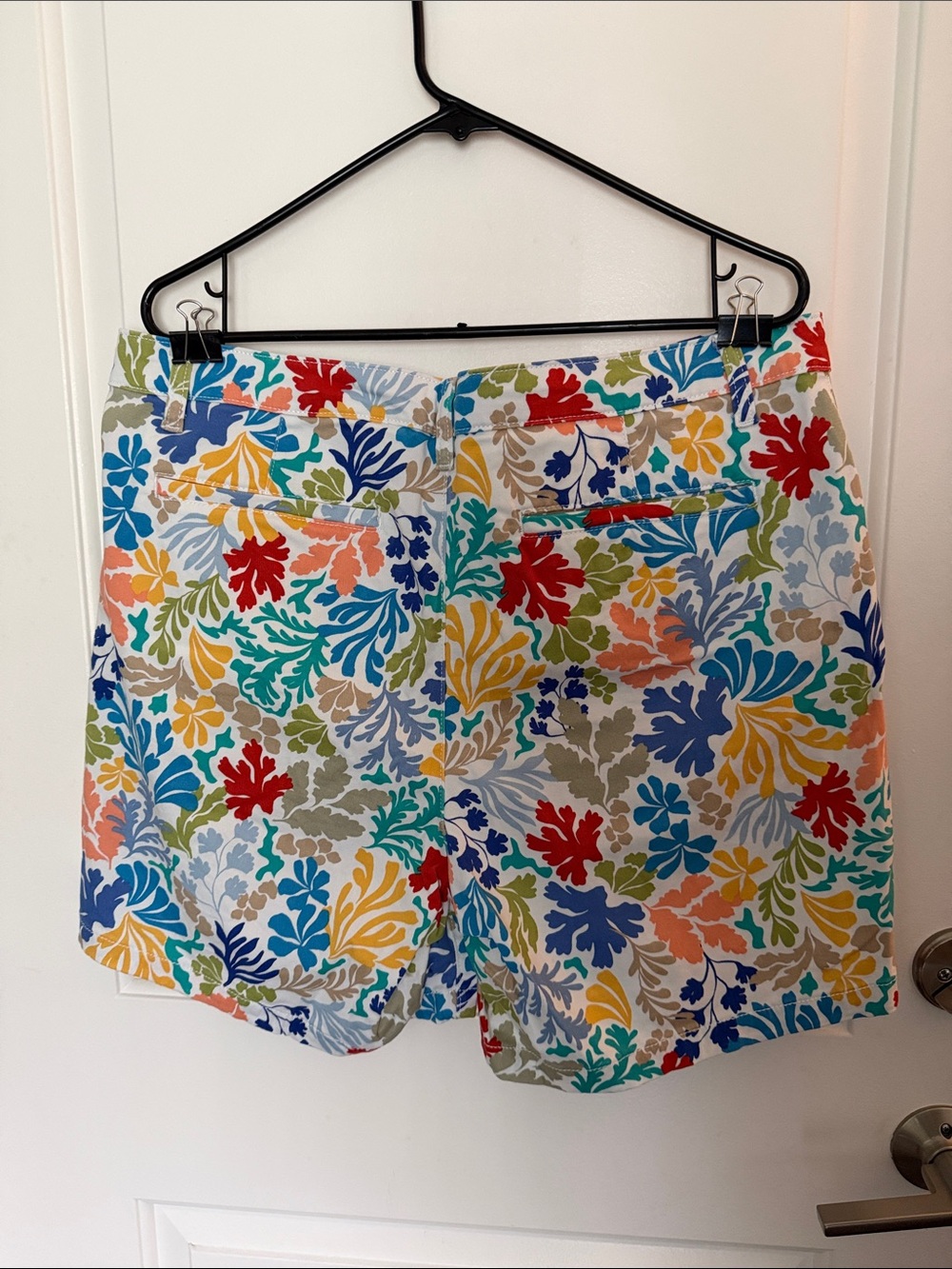 St John’s Bay Women’s Multicolor Floral Shorts - Picture 2 of 3